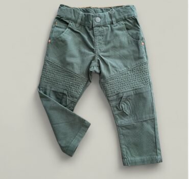 Детски спортно-елегантен панталон тъмно зелен - снимка 1 - Панталони за момче - Yomi.Kids