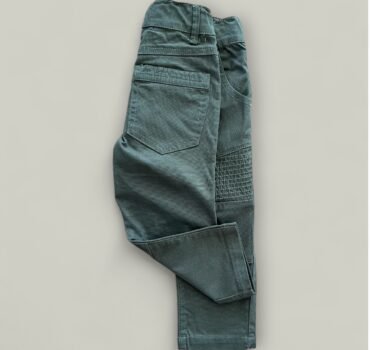 Детски спортно-елегантен панталон тъмно зелен - снимка 2 - Панталони за момче - Yomi.Kids