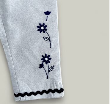 Бебешки елегантен панталон CHICCO с бродерия - снимка 2 - Панталони и клинове за момиче - Yomi.Kids