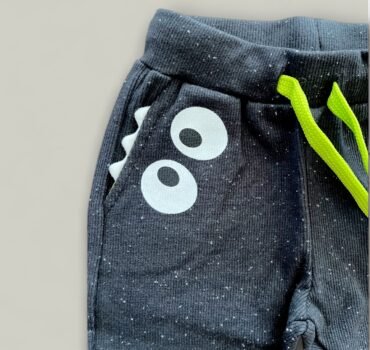 Бебешки спортен панталон за момче CHICCO в тъмно сиво - снимка 2 - Панталони за момче - Yomi.Kids