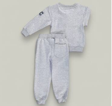 Детски спортен комплект за момче AMERICAN COLLEGE от 2 части - снимка 2 - Комплекти за момче - Yomi.Kids