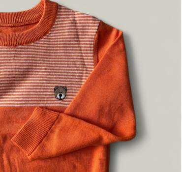 Детски пуловер за момче HAMLEYS от фино меко плетиво - снимка 2 - Блузи за момче - Yomi.Kids