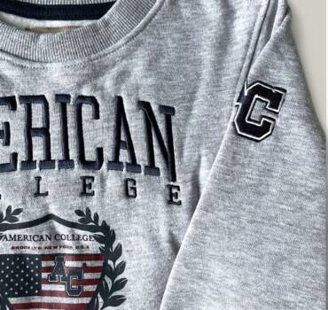 Детски спортен комплект за момче AMERICAN COLLEGE от 2 части - снимка 4 - Комплекти за момче - Yomi.Kids