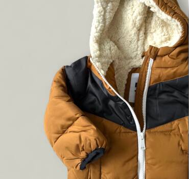 Детско зимно яке за момче DKNY JEANS в кафяво и чернo - снимка 2 - Якета за момче - Yomi.Kids