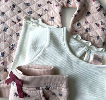 Детски комплект за момиче Catherine Malandrino от 4 части - снимка 2 - Комплекти за момиче - Yomi.Kids