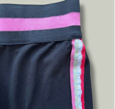 Детски спортен клин GUESS за момиче в черно - снимка 2 - Тийн момиче - Yomi.Kids