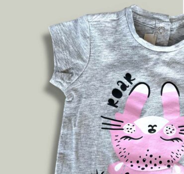 Бебешка тениска CHICCO Leopard в сиво - снимка 2 - Тениски и потници за момиче - Yomi.Kids