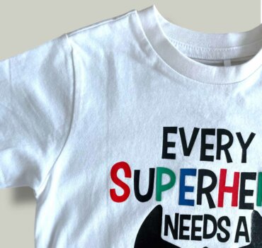 Тениска CHICCO Superhero в бяло - снимка 2 - Тениски и потници за момче - Yomi.Kids