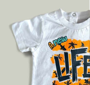 Бебешка тениска CHICCO Life в бяло, с къс ръкав, с тик так копченца на гърба и принт. Състав: 100% Памук - снимка 2 - Тениски и потници за момче - Yomi.Kids